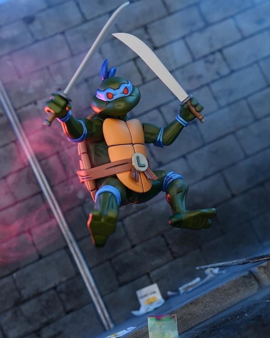 ULTIMATE LEONARDO VHS SCALE ACTION FIG. 18 CM TEENAGE MUTANT NINJA TURTLES CARTOON | 0634482543528 | Universal Cómics