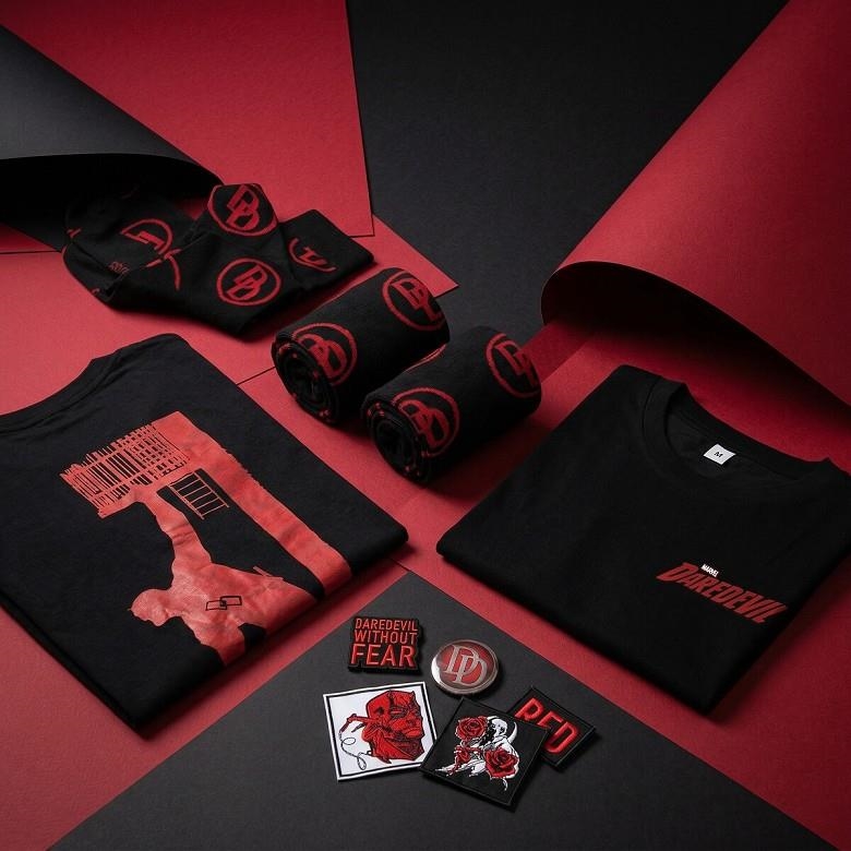 SET REGALO CON CAMISETA TALLA M MARVEL DAREDEVIL | 8445484729931 | Universal Cómics